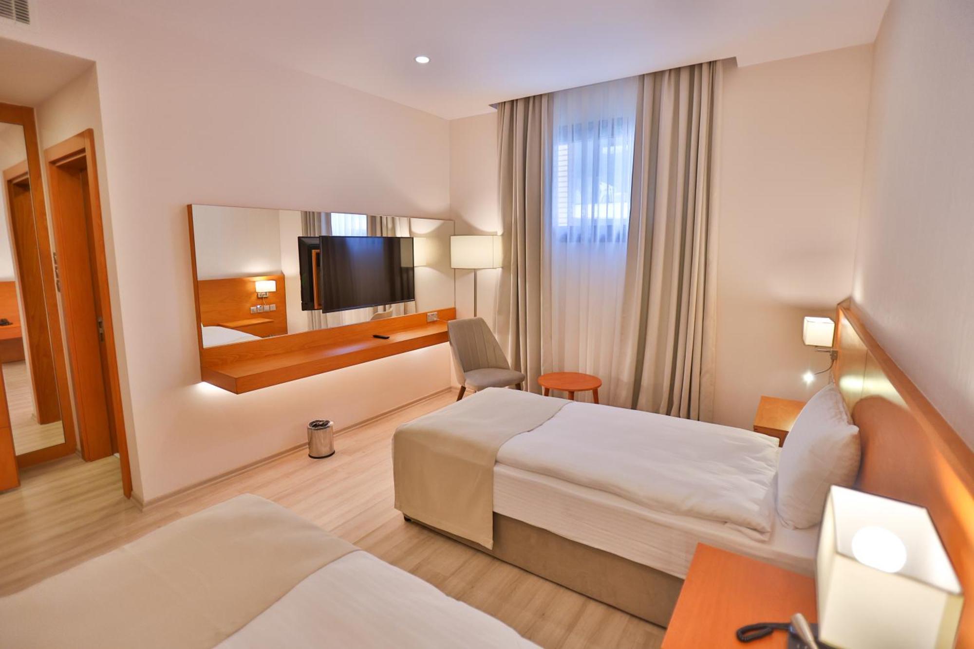 Caddem Inn Hotel Фамагуста Екстериор снимка